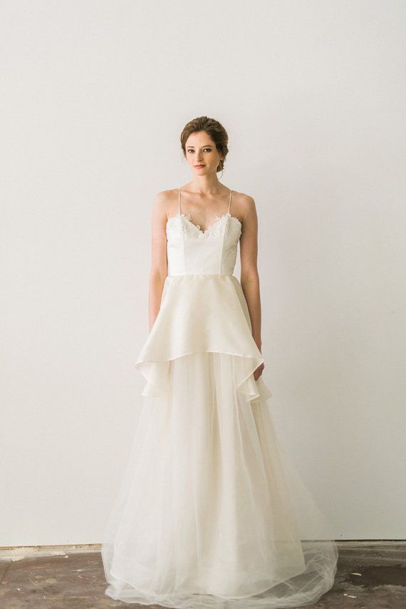 Elegant Spaghetti Strap Wedding Dress A-line Lace Sleeveless