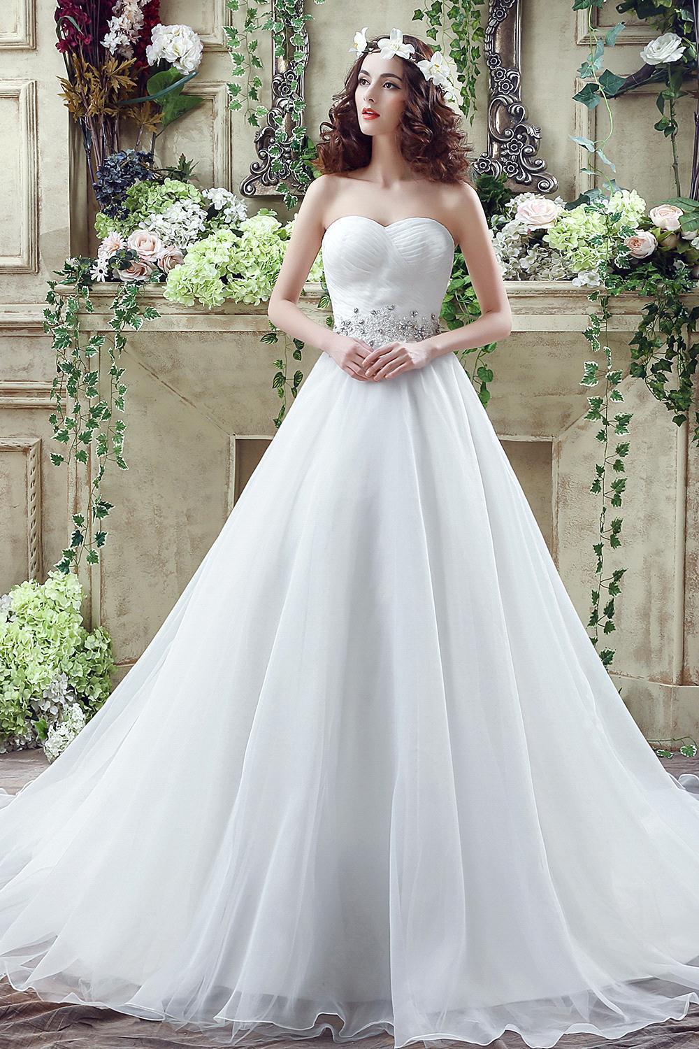 Chic White Sweetheart Beadss Wedding Dress Court Train Lace-up