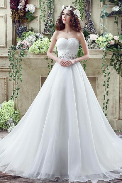 Chic White Sweetheart Beadss Wedding Dress Court Train Lace-up