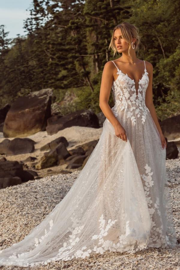 Amazing Sleeveless Aline Wedding Dress Spaghetti Straps V-Neck Lace Bridal Dress Backless-27Dress.co.uk
