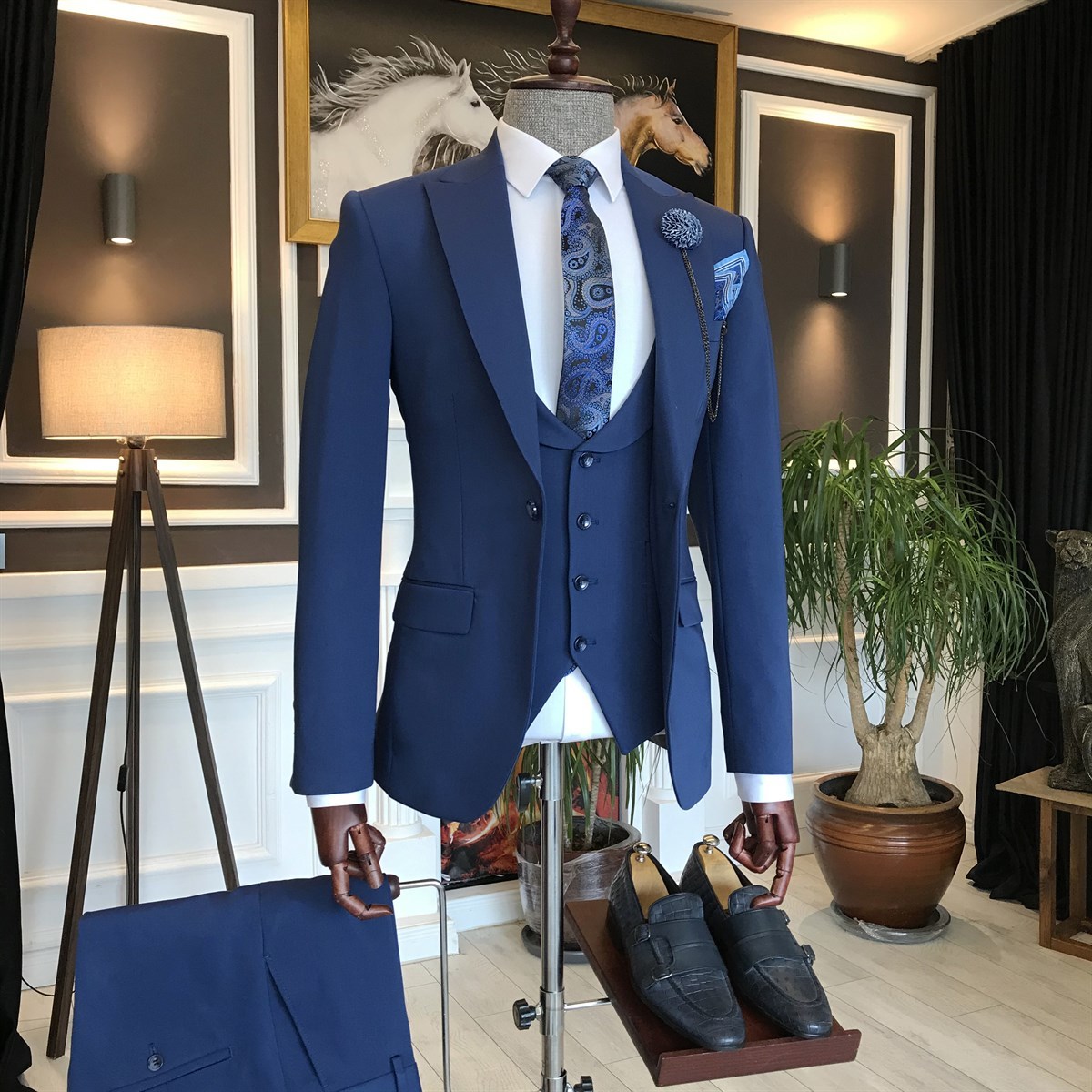 Derby Formal Dark Blue Three Pieces Peaked Lapel Business Men Suits