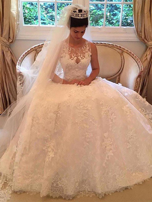 Scoop Neckline Sleeveless A-Line Lace Applique Court Train Wedding Dresses UK