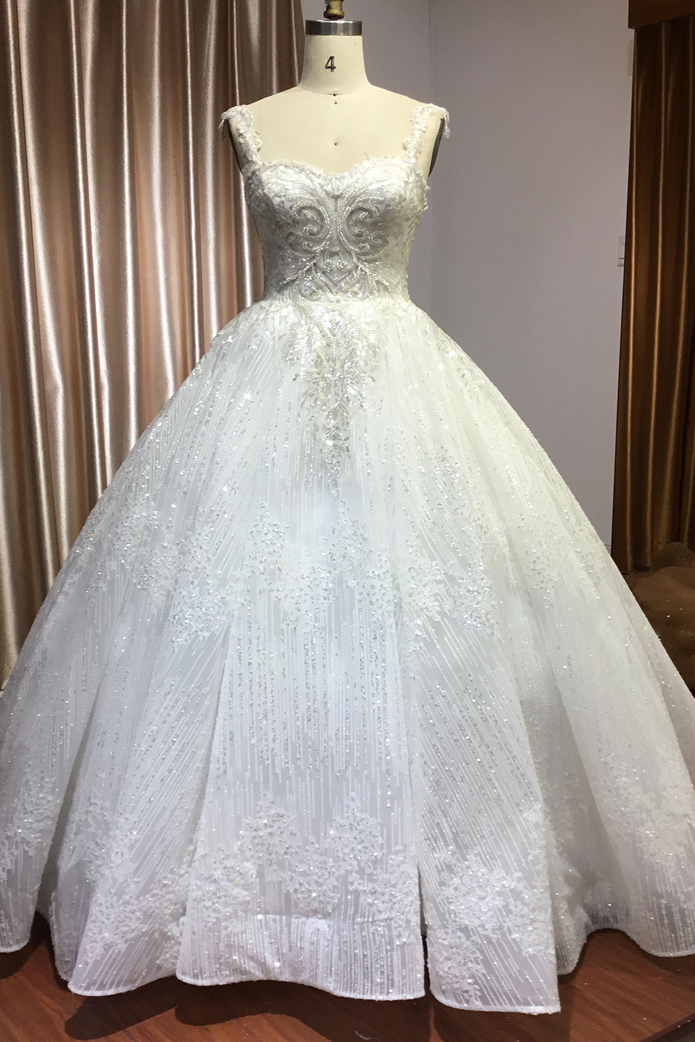 Elegant Sweetheart Straps Aline Ball Gown Wedding Dress Glitter Sequins Tulle Lace Bridal Gown