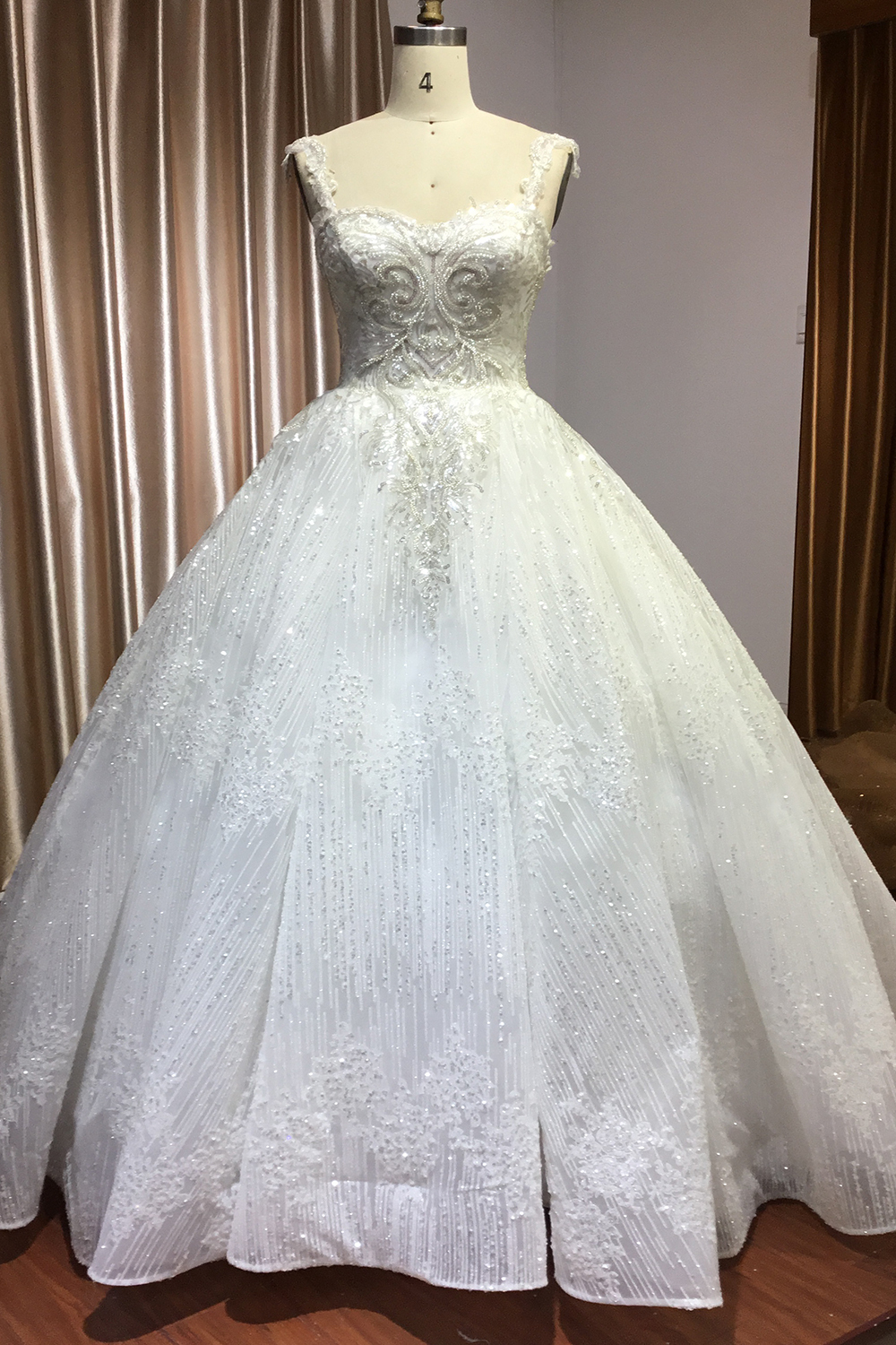 Elegant Sweetheart Straps Aline Ball Gown Wedding Dress Glitter Sequins Tulle Lace Bridal Gown