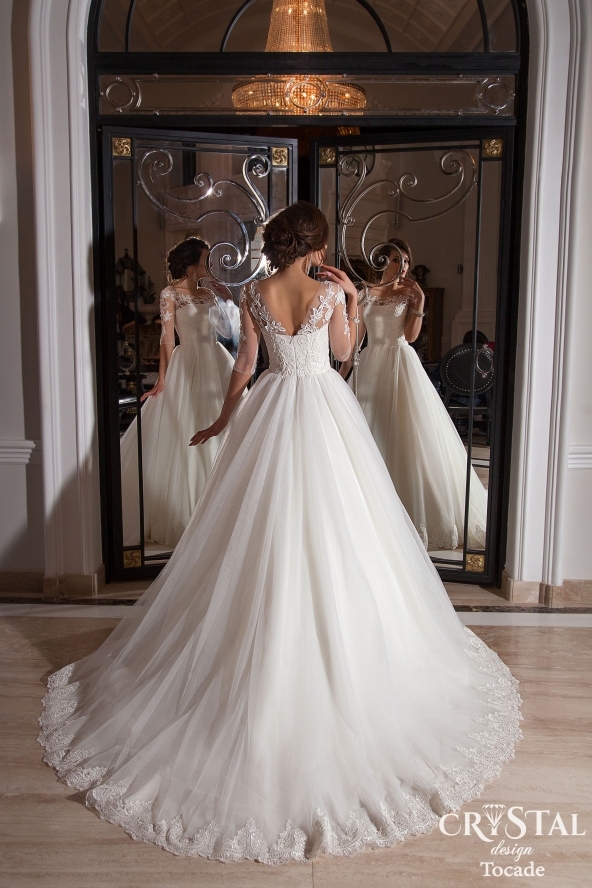 Elegant Illusion Half-sleeve Tulle Wedding Dress With Lace Appliques