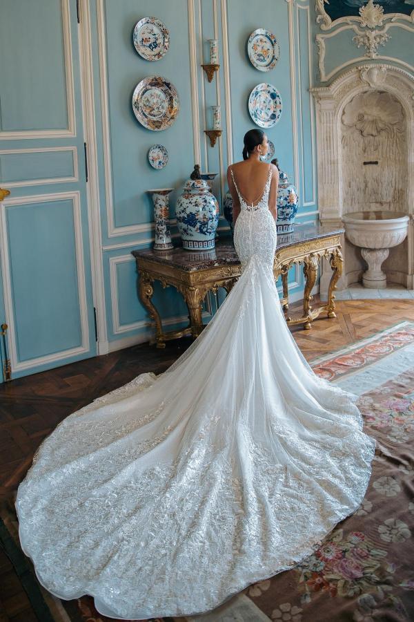 Elegant Sleeveless Mermaid Appliques Lace Bridal Gown