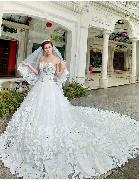 Elegant Appliques Cystals Princess Wedding Dress Sweetheart With Long Train