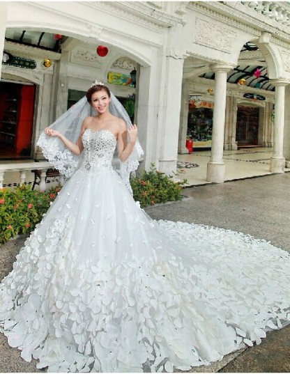 Elegant Appliques Cystals Princess Wedding Dress Sweetheart With Long Train