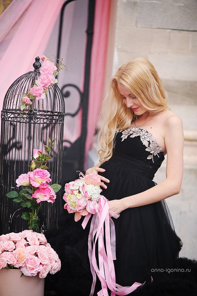 Luxury Appliques Ruffles Black Evening Dress UK Court Train Sleeveless