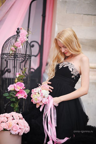 Luxury Appliques Ruffles Black Evening Dress UK Court Train Sleeveless