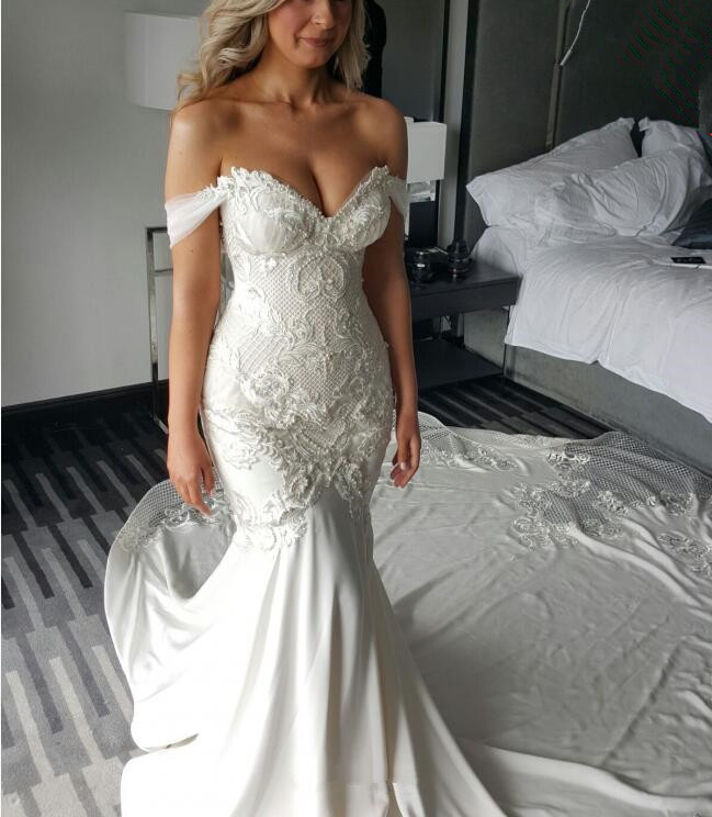 Off-the-shoulder Delicate Sexy Mermaid Train Lace-Appliques Wedding Dress