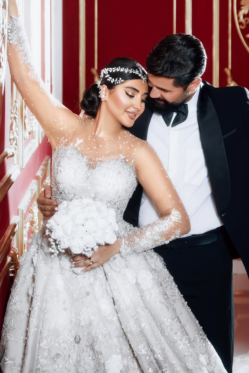 Sweetheart Sequins Appliques Lace Princess Wedding Dresses Long Sleeve