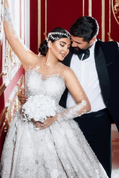 Sweetheart Sequins Appliques Lace Princess Wedding Dresses Long Sleeve