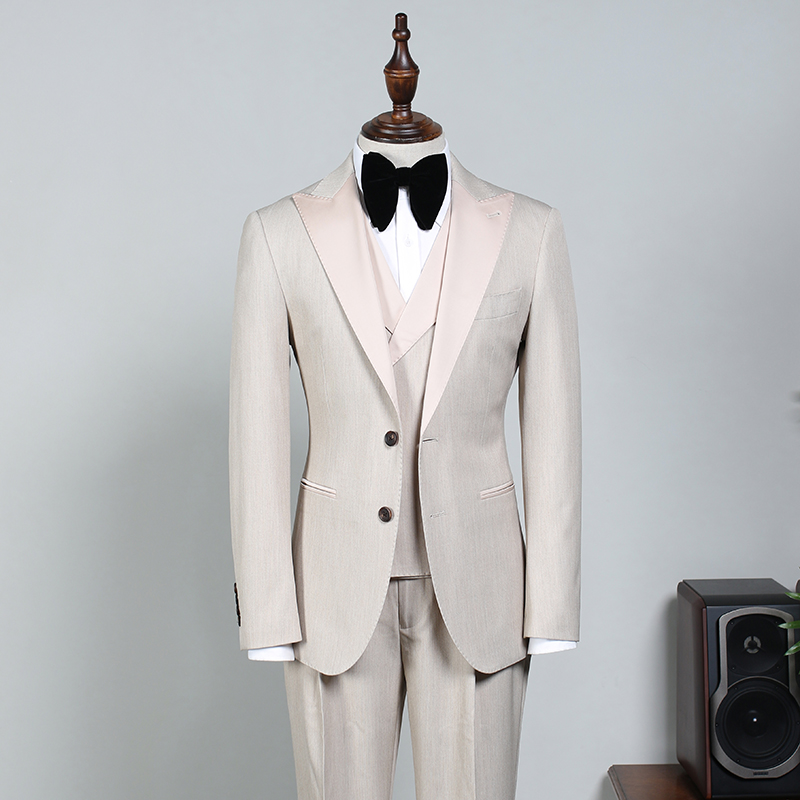 Nigel Stylish Off White Peaked Lapel 2 Button Business Suit For Men