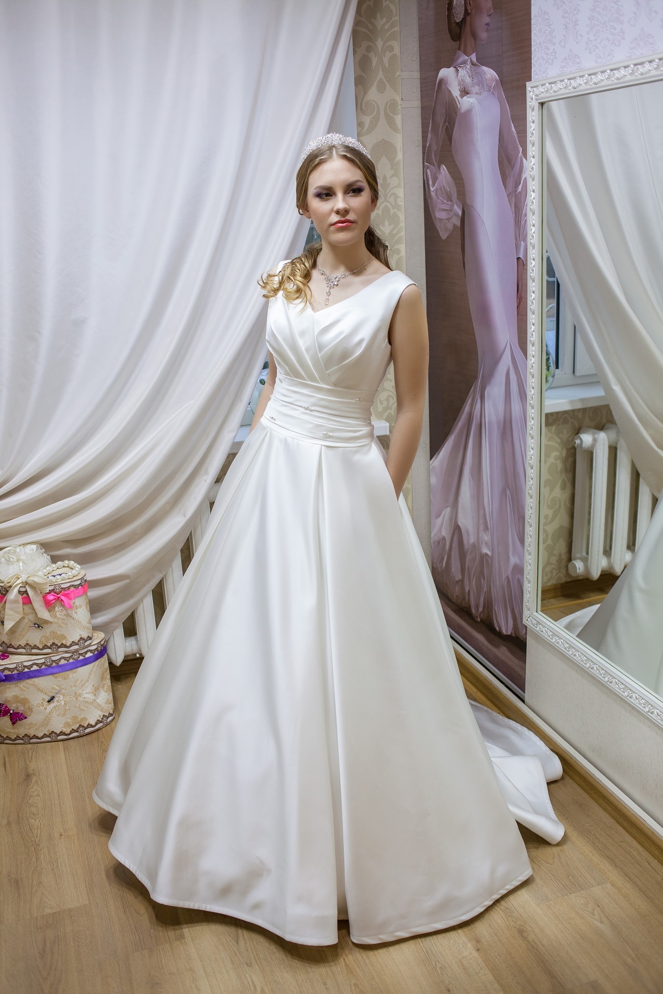 Modern V-neck Sleeveless Wedding Dress Lace-up With Bow