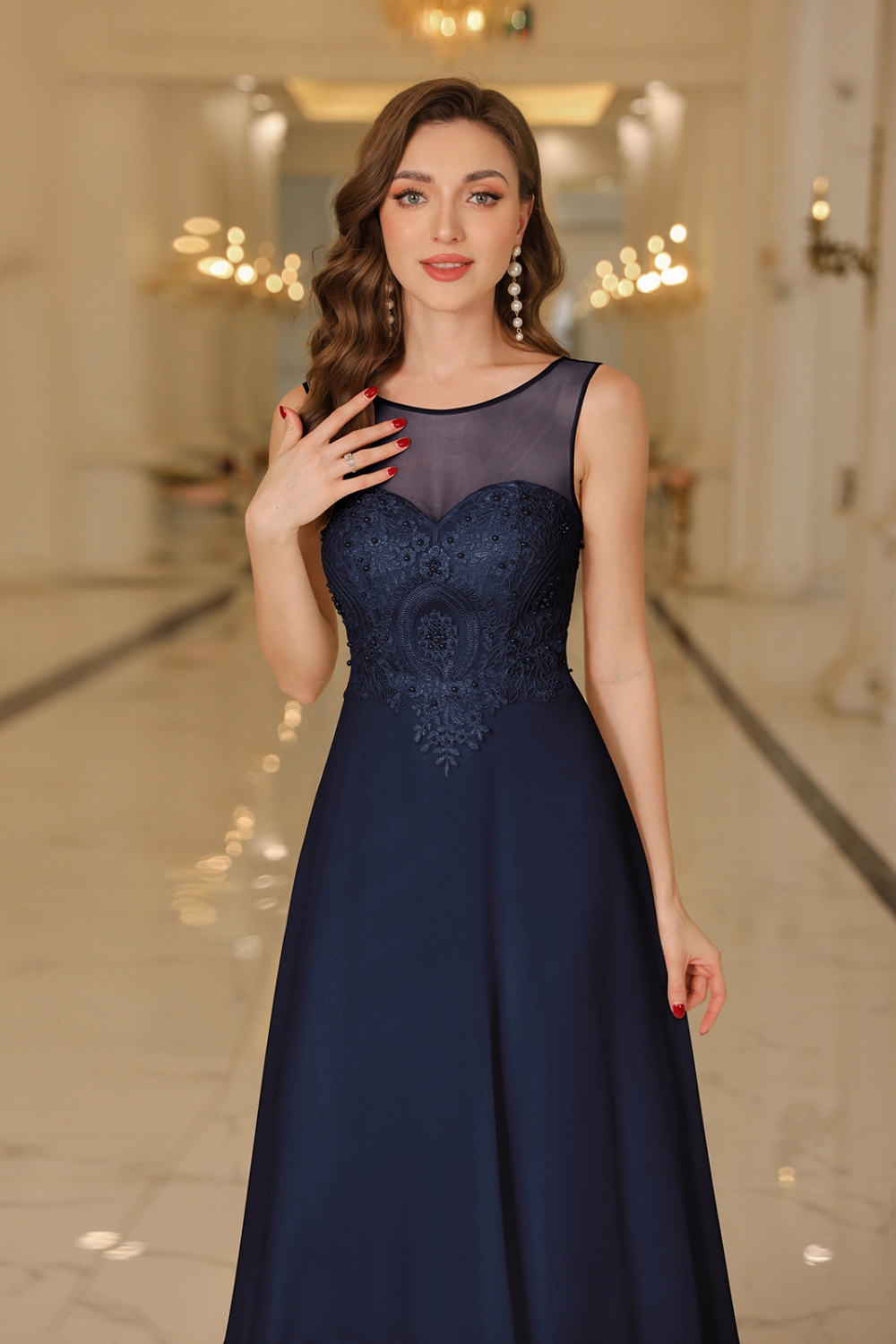 Elegant Scoop Neck Chiffon Aline Evening Dress Sleeveless Lace Formal Dress with Appliques