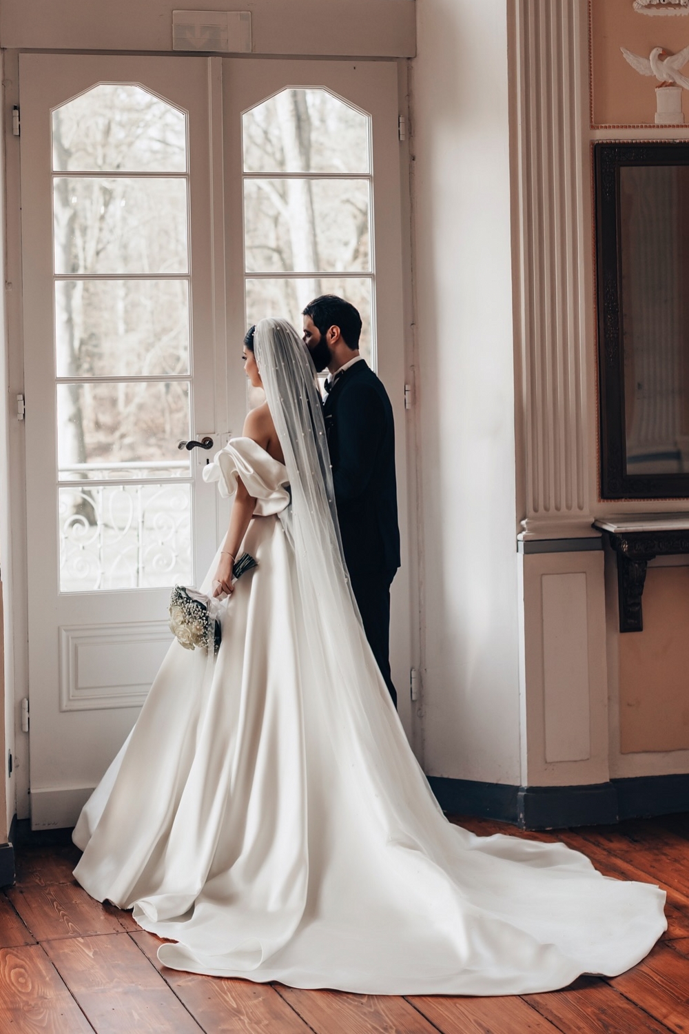 Glamous Satin Aline Wedding Dress Princess Ball Gown with Puffy Sleeves