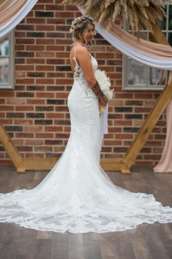 Elegant White Mermaid Wedding Dress V-Neck Floral Lace Appliques Bridal Dress Spaghetti Straps-27Dress.co.uk