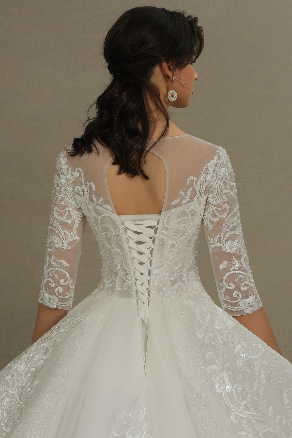 Luxury Floral Lace Bridal Gown Crew Neck Long Sleeves Wedding Dress