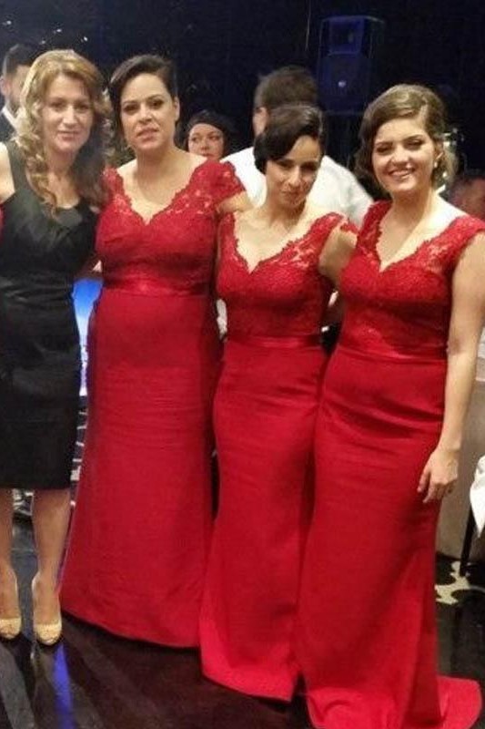 Modern V-neck Red Mermaid Bridesmaid Dress UK With Lace Appliques