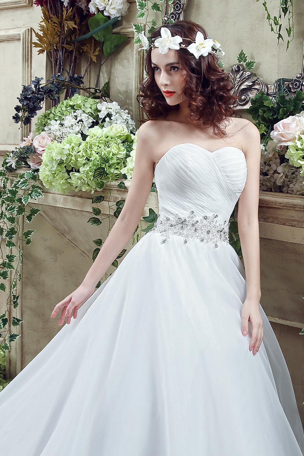 Chic White Sweetheart Beadss Wedding Dress Court Train Lace-up