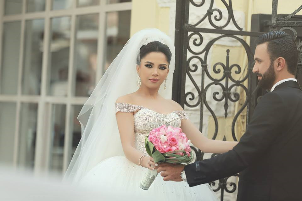 Elegant Off-shoulder Tulle Wedding Dress Ball Gown With Beadss