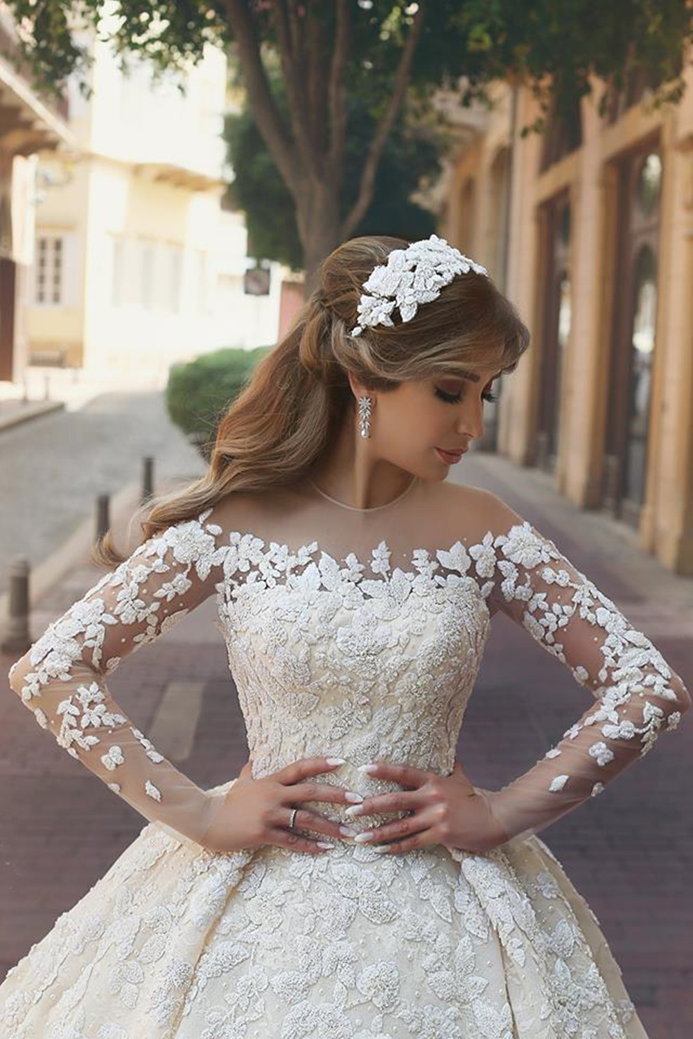 Tulle Crystal Long-Sleeves Gorgeous Appliques Wedding Dress BA6989
