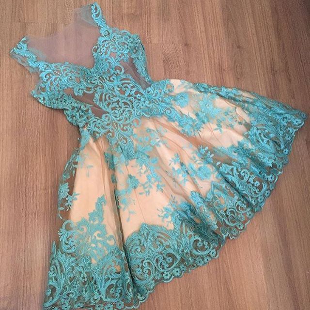 Elegant A-Line Homecoming Dress UKes UK | Lace V-Neck Sleeveless Cocktail Dress UKes UK