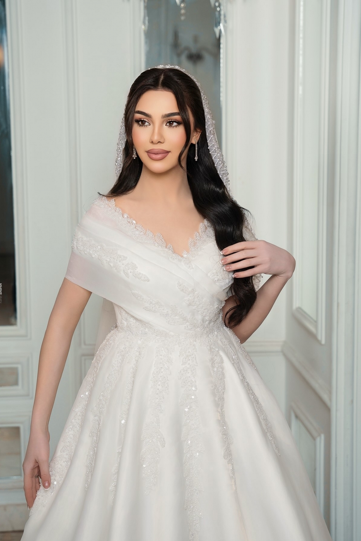 Classy Off-the-Shoulder V-neck Tulle Lace A-Line Wedding Dresses