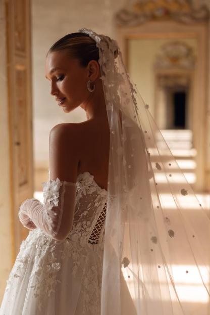 Elegant Strapless White Tulle Wedding Dresses Aline Floral Lace Bridal Dress
