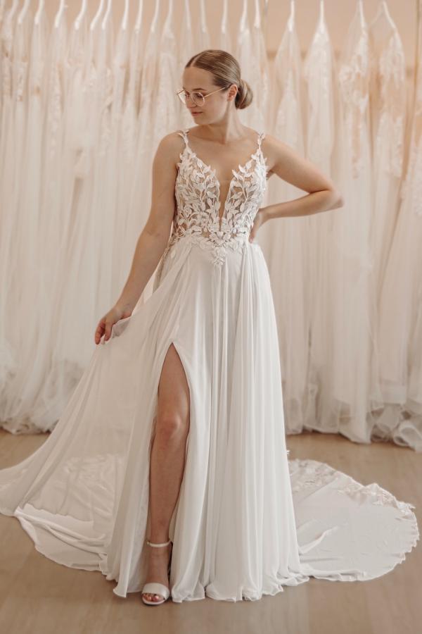 Spaghetti Straps Chiffon Appliques Lace A-Line Wedding Dresses with Slit