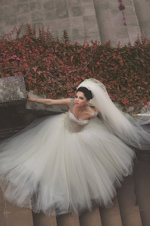 Elegant Off-shoulder Tulle Wedding Dress Ball Gown With Beadss