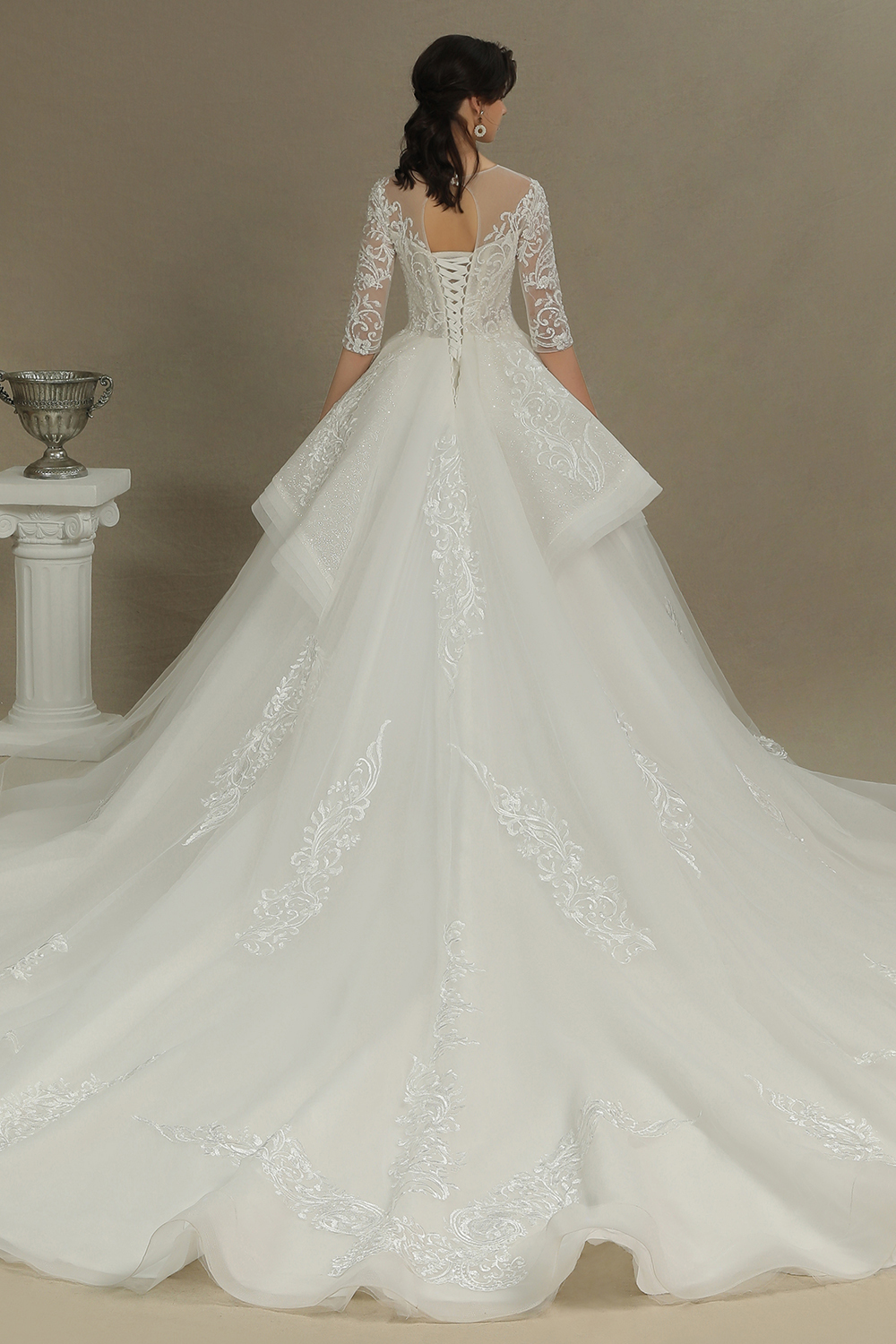 Luxury Floral Lace Bridal Gown Crew Neck Long Sleeves Wedding Dress