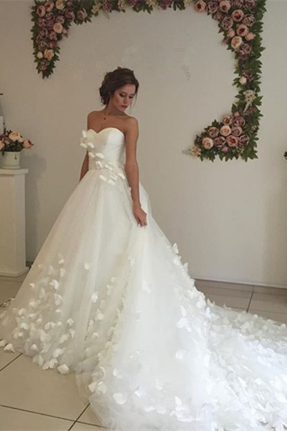 Elegant 3D-Floral Appliques Wedding Dresses UK Sweetheart Neck Bridal Gowns