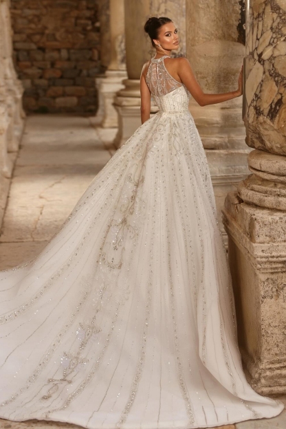 Beautiful Halter Appliques Lace A-Line Wedding Dresses Chapel Train