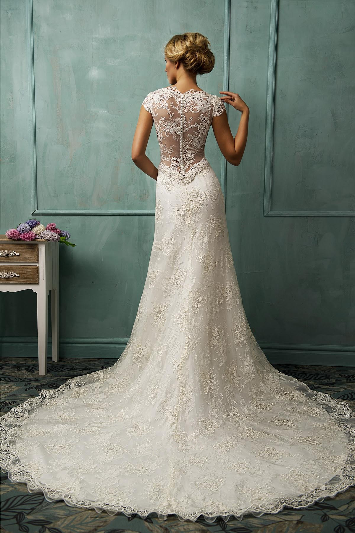 Elegant Cap Sleeve Lace Tulle Wedding Dress Zipper With Beadss