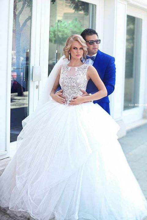 Elegant Tulle Ball Gown Wedding Dress Lace Appliques Lace-up