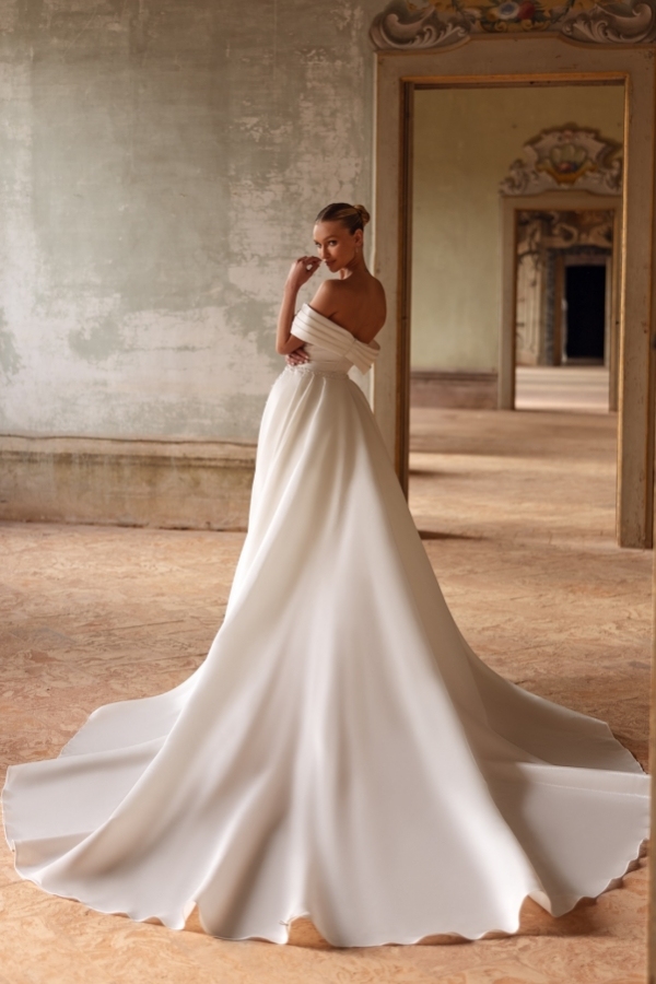 Off-the-Shoulder Ruched Pearl Detailing Mermaid Wedding Dresses with Train