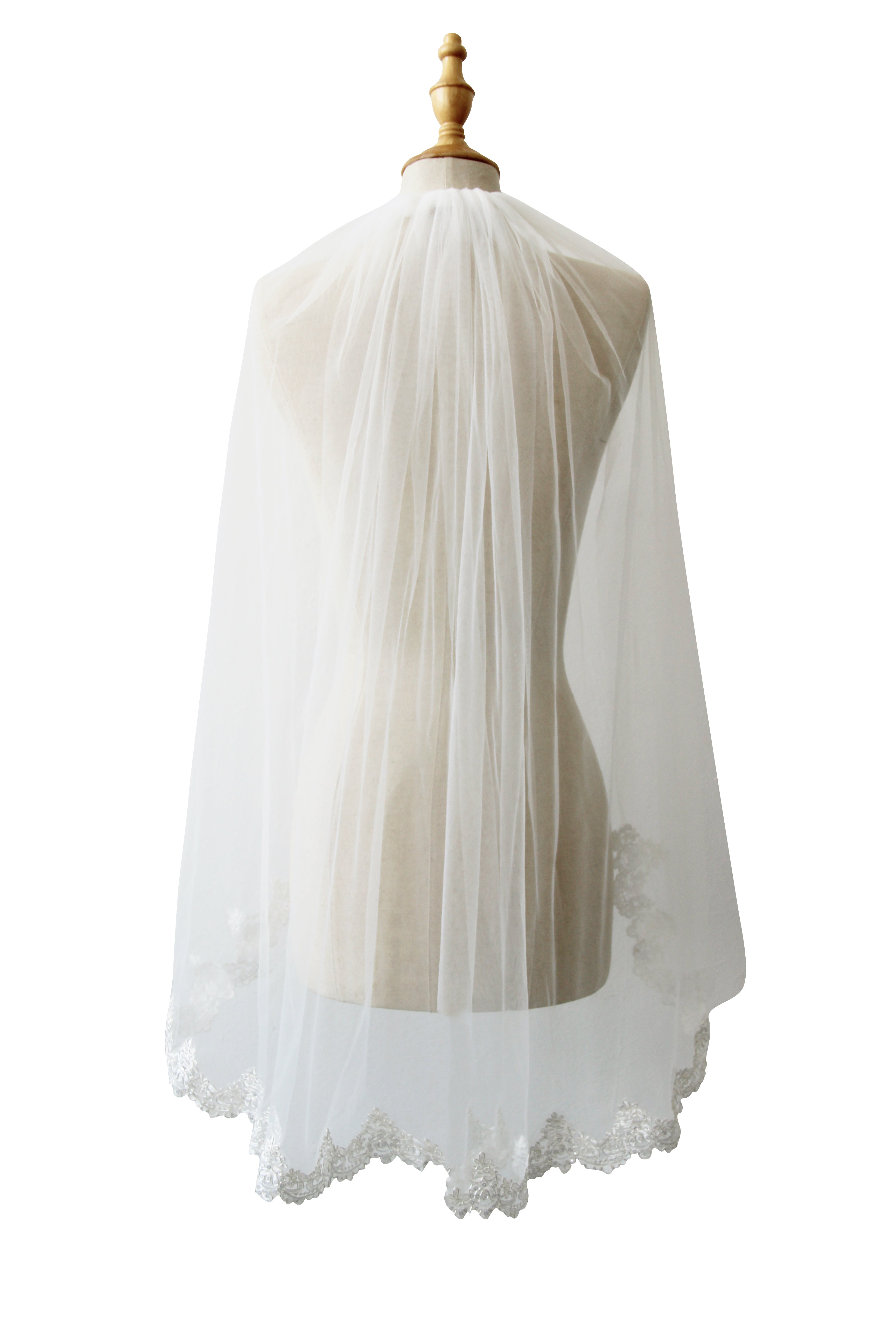 Elegant Lace Applique Edge Tulle Wedding Veil