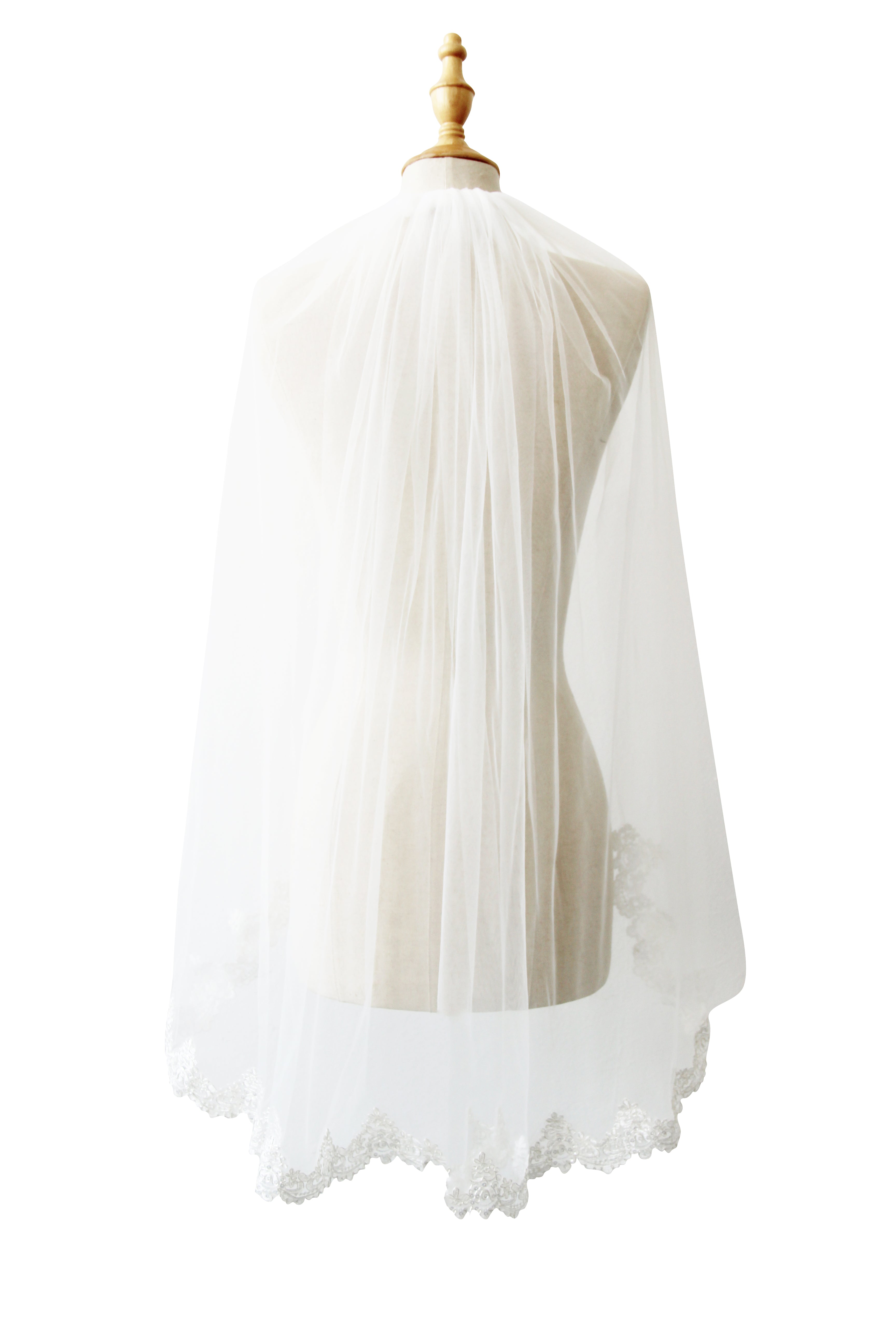 Elegant Lace Applique Edge Tulle Wedding Veil