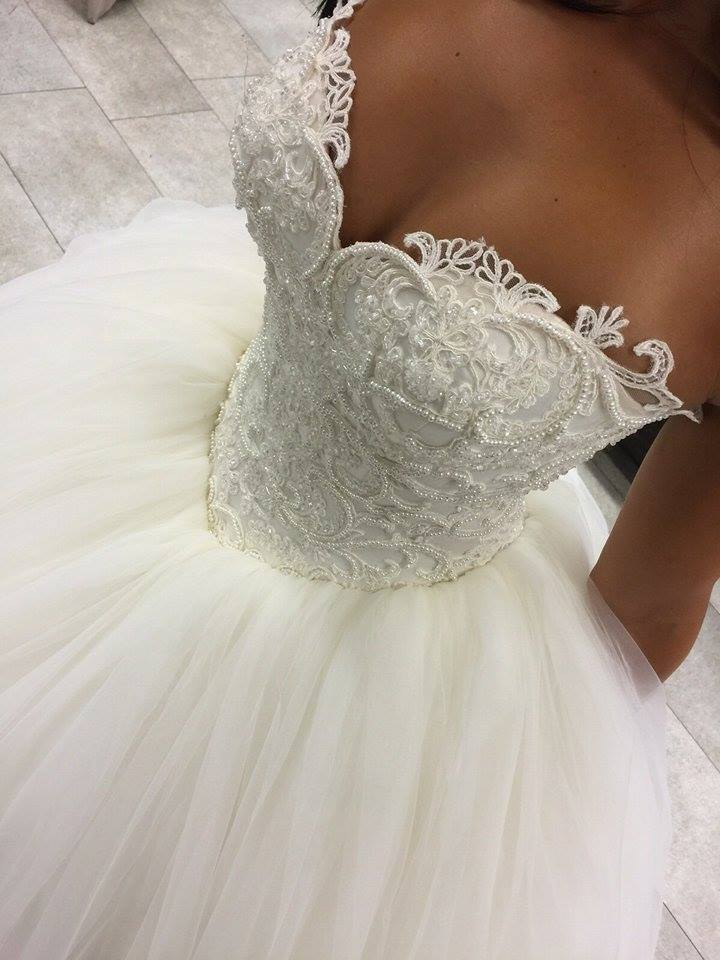Gorgeous Sweetheart Beadss Princess Wedding Dress Ball Gown Tulle IG042
