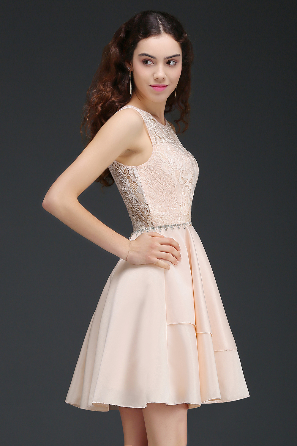 Chic Scoop Neck Lace Short Bridesmaid Dress Sleeveless Chiffon Formal Dress with Beadings