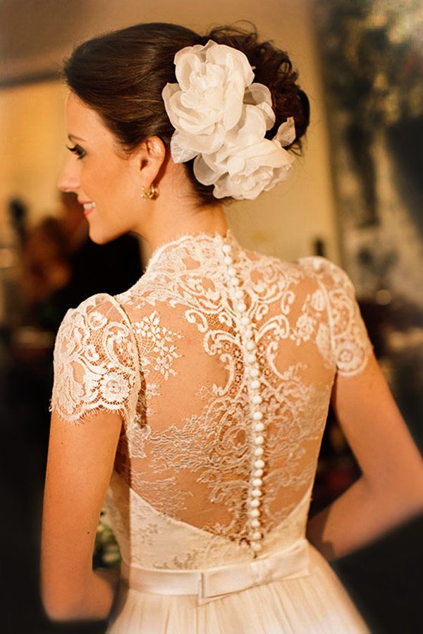 Elegant Scoop Neckline Cap Sleeve Wedding Dress With Lace
