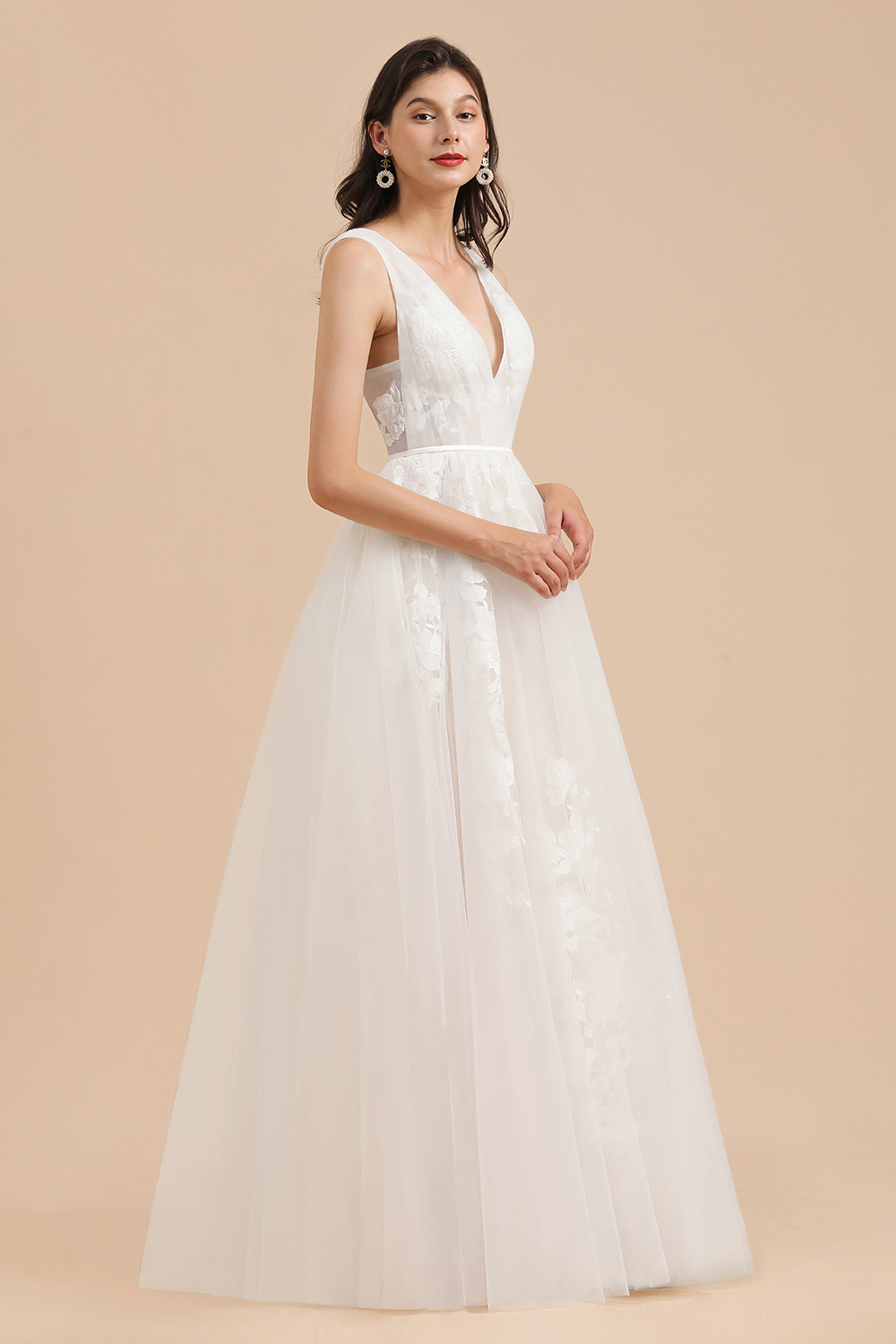 Ivory V-Neck Tulle Lace Appliques Simple Wedding Dress Garden Wedding Gowns