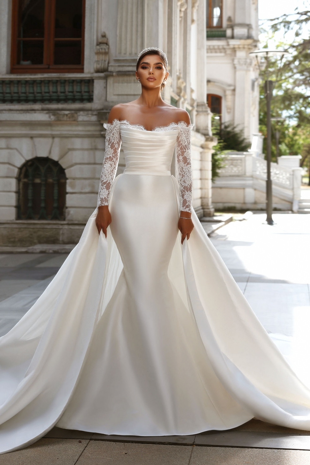 Off-the-Shoulder Long Sleeve Mermaid Wedding Dresses Chapel Train