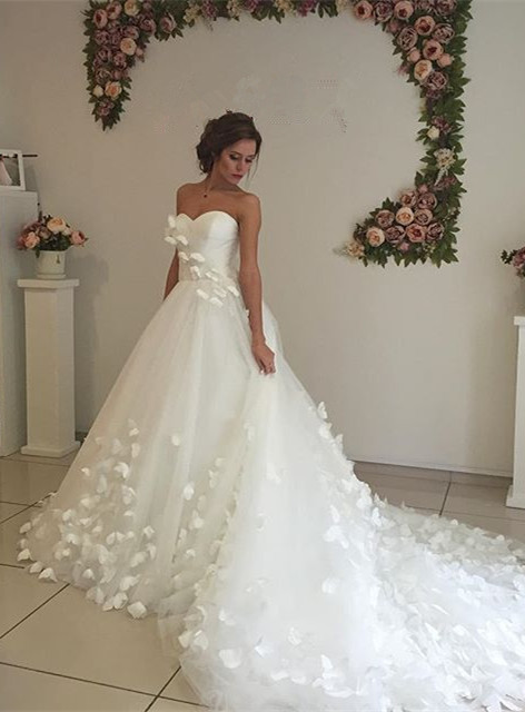 Elegant 3D-Floral Appliques Wedding Dresses UK Sweetheart Neck Bridal Gowns