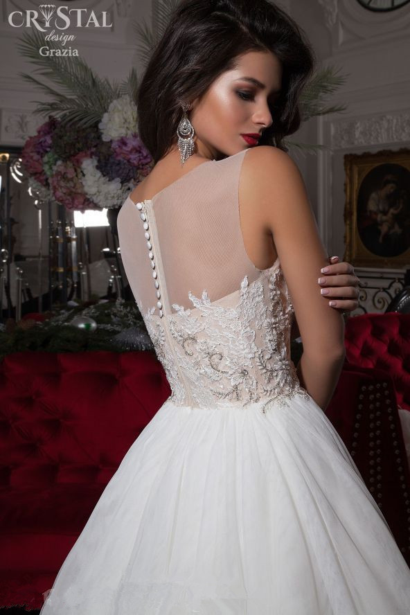Delicate Illusion Sleeveless Wedding Dress With Lace Appliques