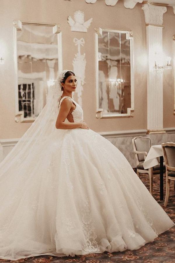 Luxury Deep Double V-Neck White Ball Gown Sleeveless Tulle Lace Bridal Gown with Straps