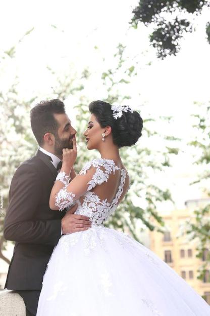 Chic Long Sleeve Lace Appliques Wedding Dress Tull Ball Gown