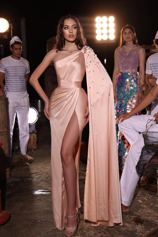 Chic Ruched Satin Sheath Prom Dress Side Slit Party Dress with Cape